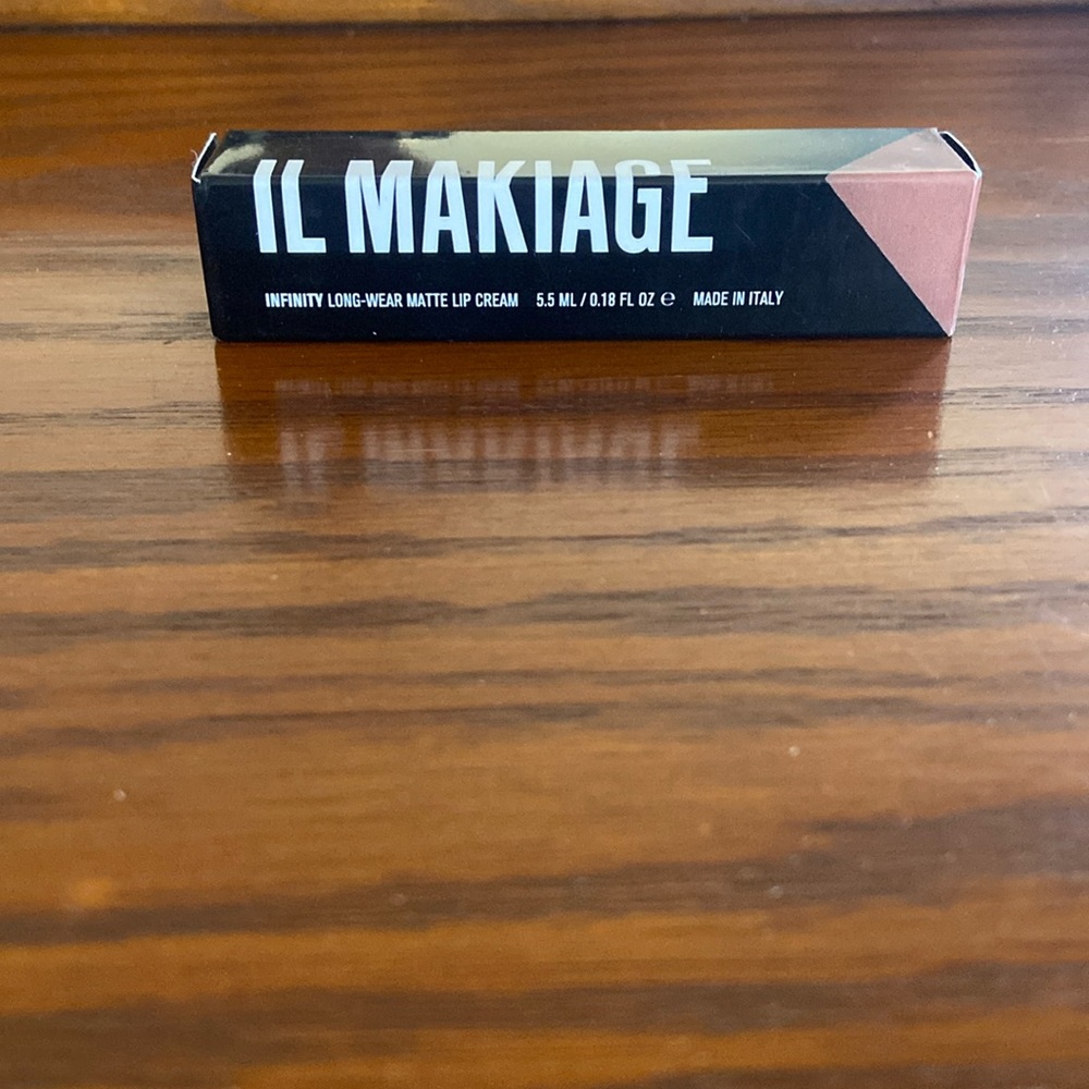 IL MAKIAGE BRAND NEW IN BOX NEVER USED! Matte lip cream longwear